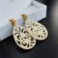 Bild von Ornament-Ohrstecker - Tropfenform aus Resin - off white