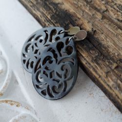 Bild von Ornament-Ohrstecker - Tropfenform aus Resin - black