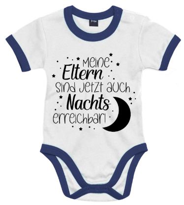 Zeige Details für Lustiger Babybody „Meine Eltern sind jetzt auch nachts erreichbar!“ Bild von Lustiger Babybody „Meine Eltern sind jetzt auch nachts erreichbar!“