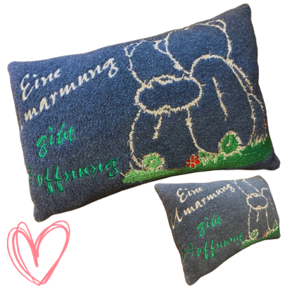 Show details for „Eine Umarmung gibt Hoffnung“ – Trostkissen mit Herz Picture of „Eine Umarmung gibt Hoffnung“ – Trostkissen mit Herz