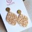 Bild von Ornament-Ohrringe aus Resin - light semolina beige - Stecker rund goldfarbig