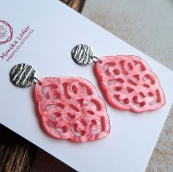 Picture of Ornament-Ohrstecker - Rhombusform aus Resin - fruit dove pink