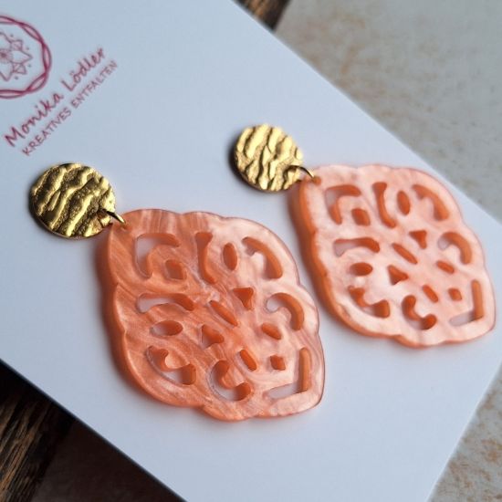 Bild von Ornament-Ohrstecker - Rhombusform - coral pink - Stecker rund goldfarbig